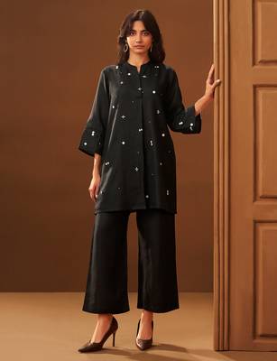 Black embroidered silk kurta trouser set 4