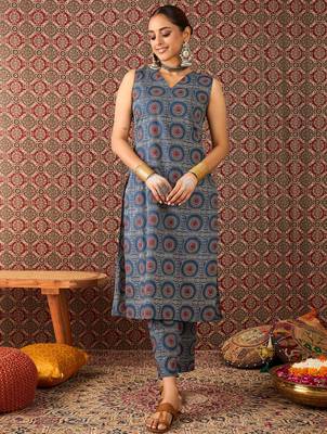 Blue printed cotton kurta trouser set 4