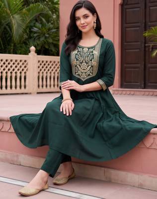 Green embroidered cotton kurta trouser set 1