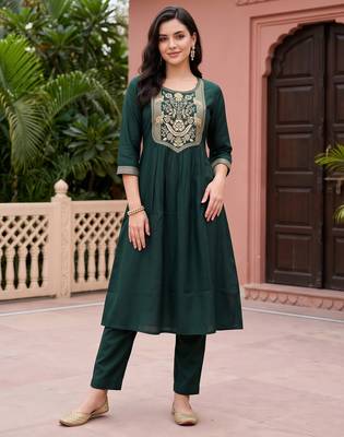 Green embroidered cotton kurta trouser set 2