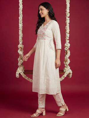 Off white embroidered cotton kurta trouser set 3