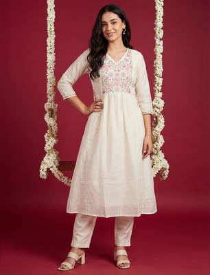 Off white embroidered cotton kurta trouser set 4