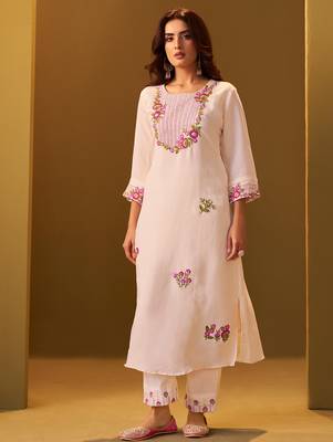 Off white embroidered silk kurta trouser set 4