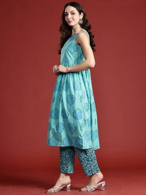 Blue printed cotton kurta trouser set 4