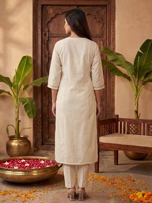 Off white embroidered silk kurta trouser set 2