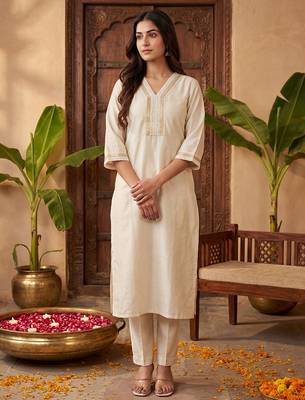 Off white embroidered silk kurta trouser set 4