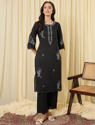 Black embroidered cotton kurta trouser set 4