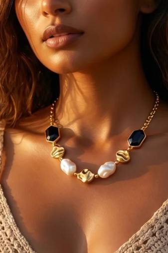Fashion gold plated anti tarnish faux pearl & black stone necklace for women 
