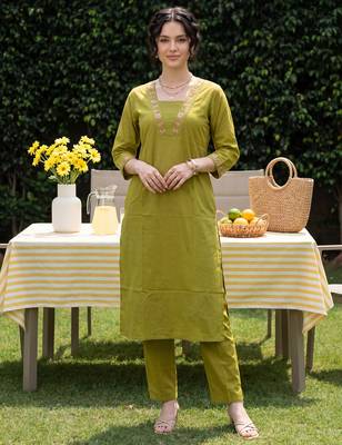 Green embroidered cotton kurta trouser set 2