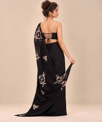 Black crepe embroidered saree set 4