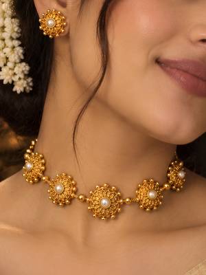 gold-plated pearl floral necklace set with stud earrings 1