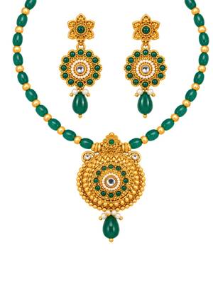 gold-plated copper green bead necklace set with statement pendant 3