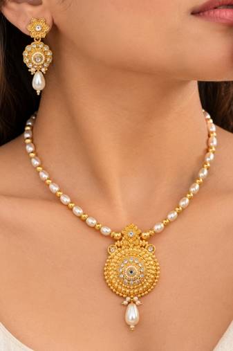 gold-plated copper pearl bead necklace set with statement pendant