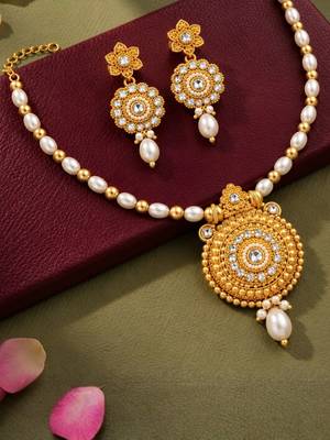 gold-plated copper pearl bead necklace set with statement pendant 2