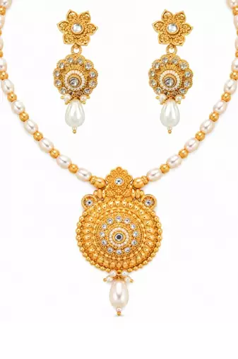 gold-plated copper pearl bead necklace set with statement pendant