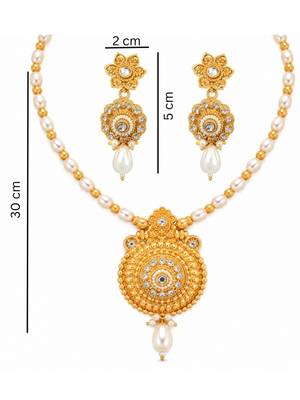gold-plated copper pearl bead necklace set with statement pendant 5
