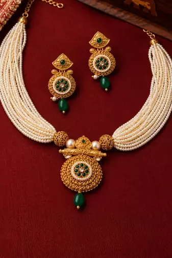 gold-plated copper multi-pearl necklace set with stone pendant