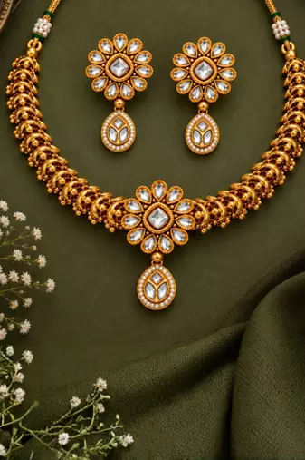 gold-plated copper white kundan floral choker necklace set
