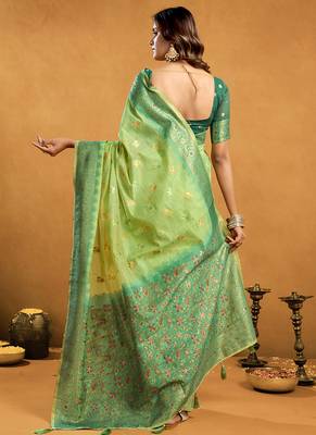 parrot green cotton blend saree with zari jhallar & rich pallu 3