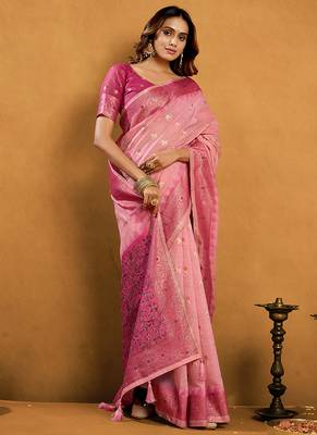 baby pink cotton blend saree with zari jhallar & rich pallu 4