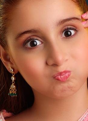 Gold plated kundan green drop earrings 4