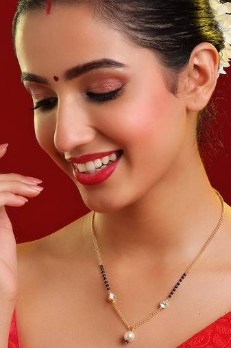 Gold plated kundan white beaded mangalsutra