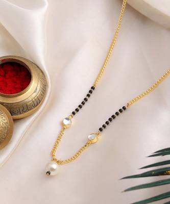 Gold plated kundan white beaded mangalsutra 3