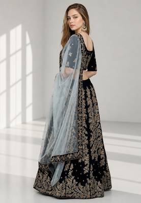 NAVY BLUE ZARI EMBROIDERED VELVET FESTIVAL LEHENGA CHOLI SET 3