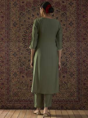 Green embroidered silk kurta trouser set 2