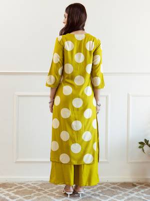 Green embroidered viscose rayon kurta trouser set 2