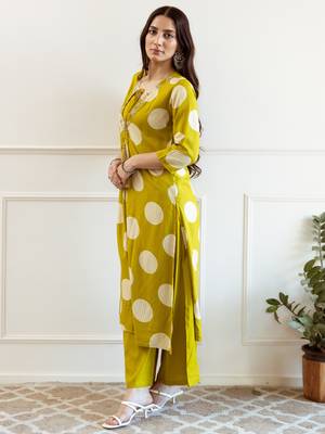 Green embroidered viscose rayon kurta trouser set 3