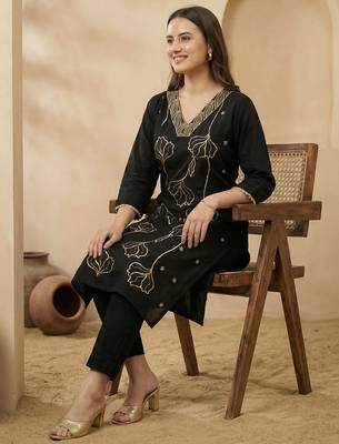 Black printed silk kurta trouser set 4