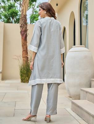 Grey printed silk kurta trouser set 2