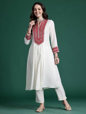 Off white embroidered silk kurta trouser set 4