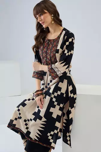 Off white printed viscose rayon kurta trouser set
