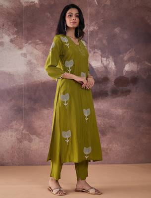 Green embroidered silk kurta trouser set 3