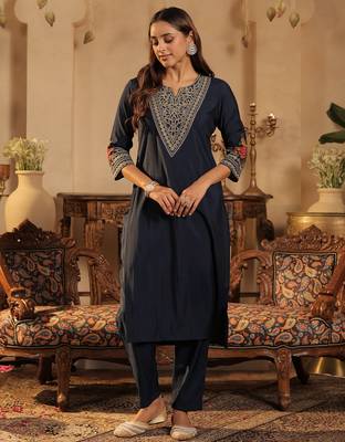Navy blue embroidered silk kurta trouser set 4