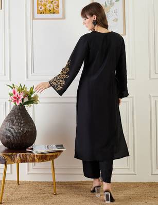 Black embroidered silk kurta trouser set 2