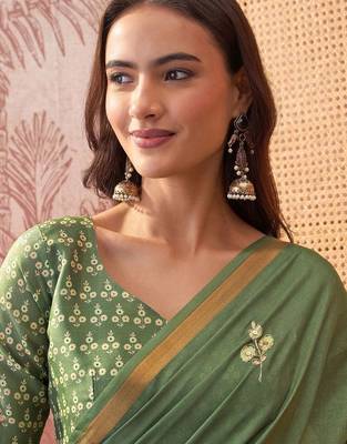 Green embellished sequinned  cotton saree 4