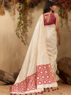 Off white ethnic motifs woven design saree with unstitched blouse 3