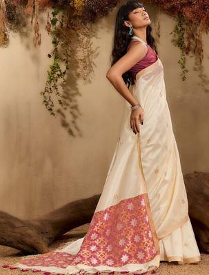 Off white ethnic motifs woven design saree with unstitched blouse 4