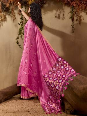 Pink ethnic motifs woven design saree with unstitched blouse 5