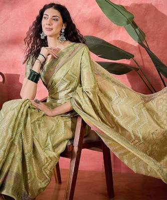 Green ethnic motifs woven design zari detail saree with unstitched blouse 1
