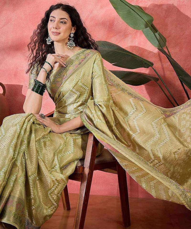 Green ethnic motifs woven design zari detail saree with unstitched blouse
