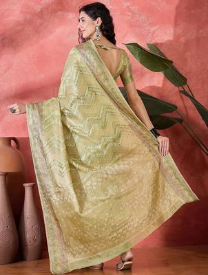 Green ethnic motifs woven design zari detail saree with unstitched blouse 3