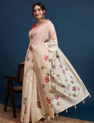 Cream floral printed with embroidered border saree with unstitched blouse 2