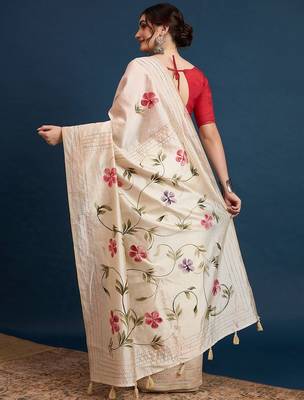Cream floral printed with embroidered border saree with unstitched blouse 4