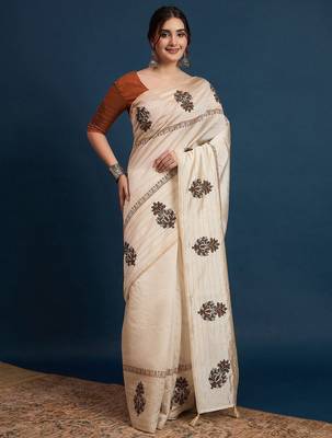 Cream floral printed with embroidered border saree with unstitched blouse 2