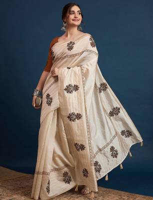 Cream floral printed with embroidered border saree with unstitched blouse 3