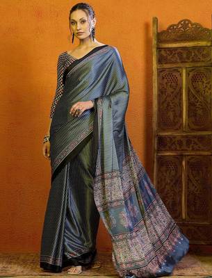 Grey block printed saree with blouse 2